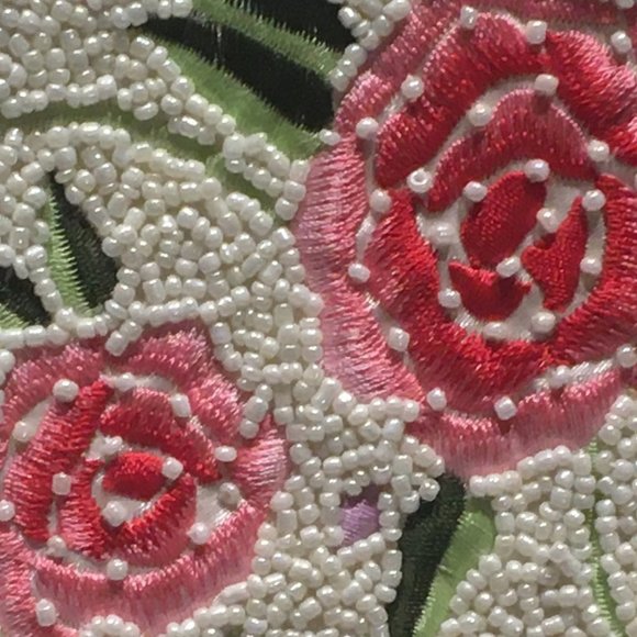 WHITE BEADED PURSE WITH RED ROSES - Picture 6 of 15